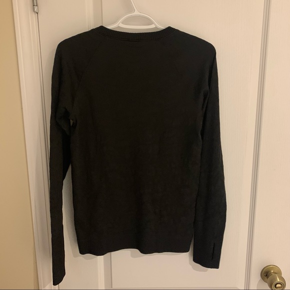 Lululemon (Women’s Long sleeve) - Picture 2 of 4